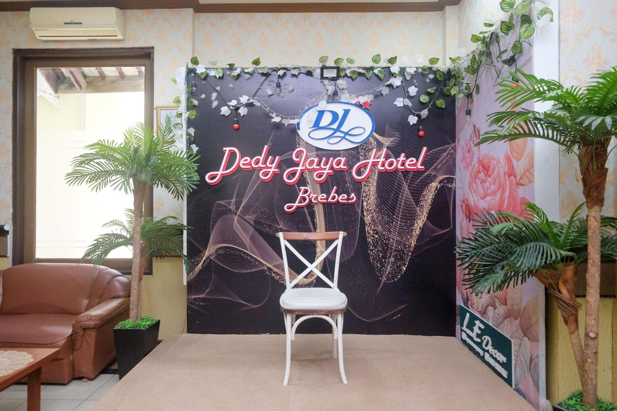 Urbanview Hotel Dedy Jaya Brebes Exterior foto