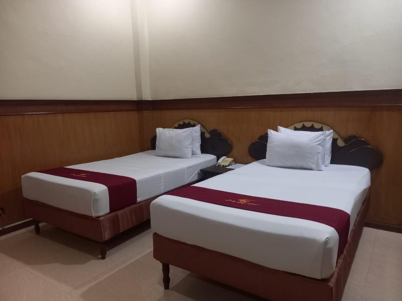 Urbanview Hotel Dedy Jaya Brebes Exterior foto