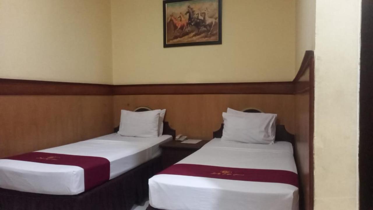 Urbanview Hotel Dedy Jaya Brebes Exterior foto